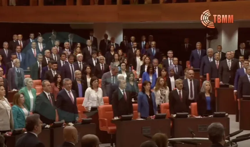 HDP'liler, Meclis açılışında İstiklal Marşı'nı okumadı