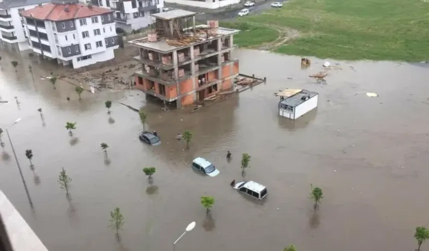Göle dönen yolda balık tuttular