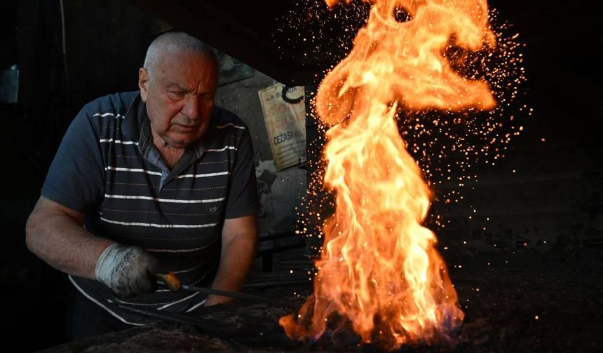 Yarım asırdır demiri hamur gibi şekillendiriyor