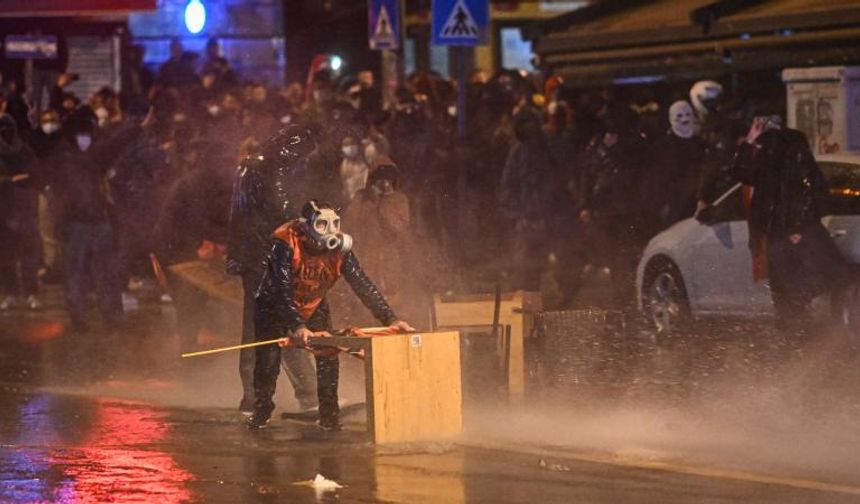 Ankara'da provokatörlerin saldırısında bir polis yaralandı