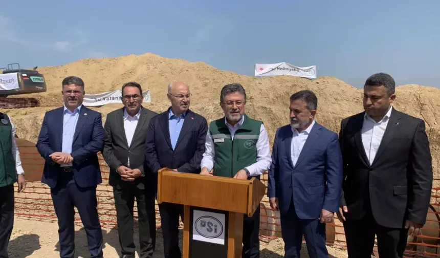 Tarım ve Orman Bakanı Yumaklı, Adana'da Yedigöze Sulama Projesi'nde incelemelerde bulundu:
