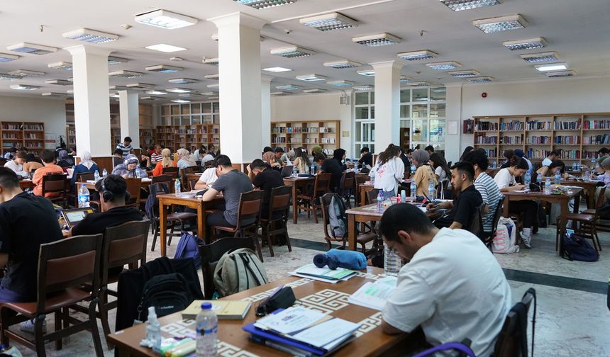Sınavlara Büyükşehir’in kütüphanelerinde hazırlanıyorlar