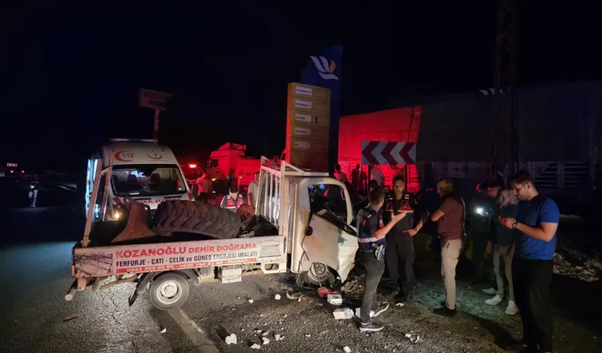 Adana-Pozantı Yolunda Can Pazarı: Kamyonet ile Taksi Çarpıştı!