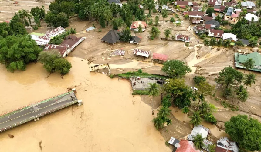 Endonezya'da şiddetli yağışlar 248 can aldı!