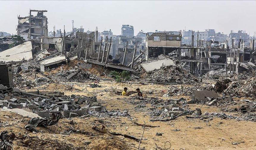 Gazze belediyesi, "yeniden inşa edeceğiz" sloganıyla sembolik bir kampanya başlattı