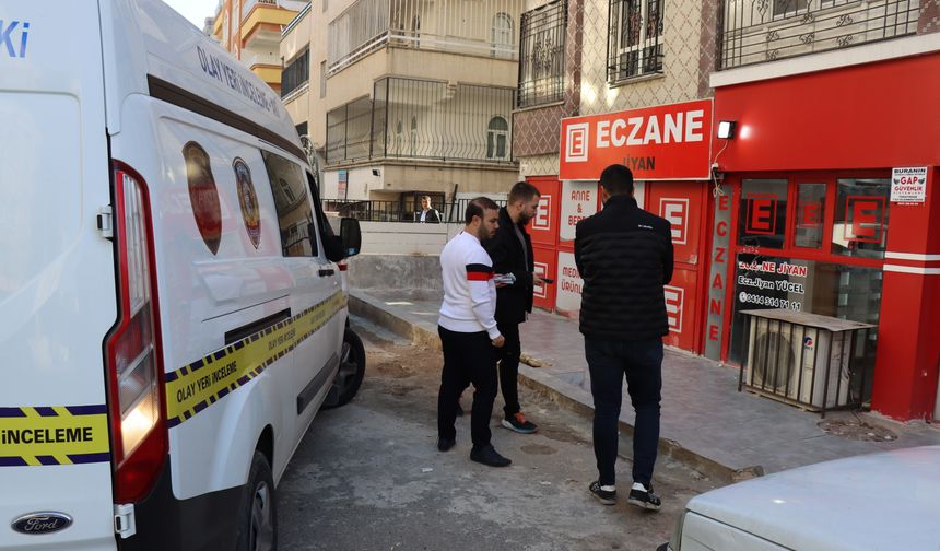 Şanlıurfa'da silahlı saldırı düzenlenen eczanede hasar oluştu