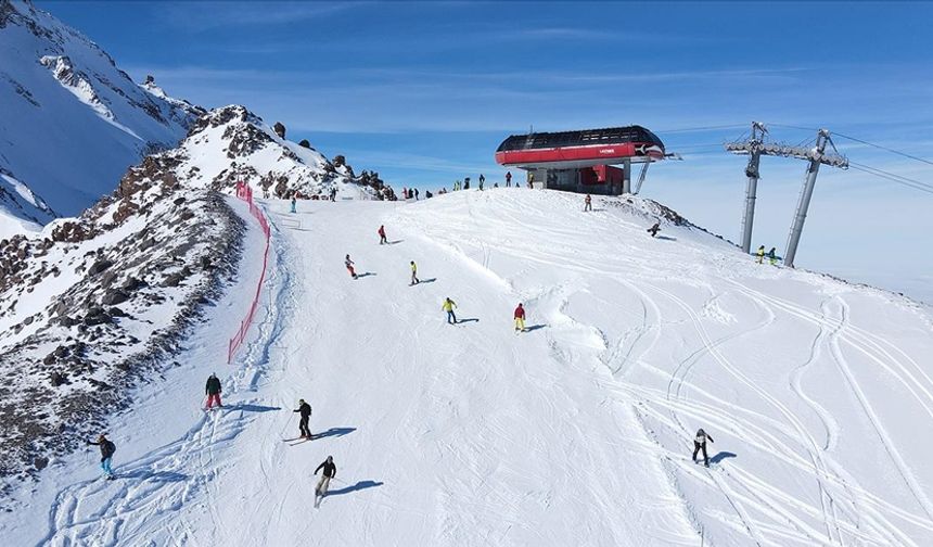 Kasım karıyla Erciyes kayak keyfi için gün sayıyor