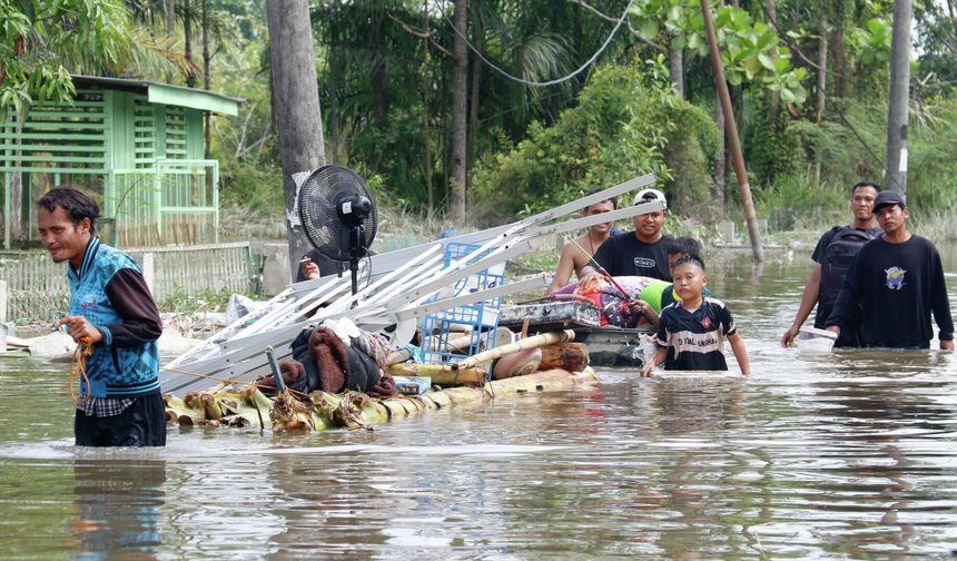 Endonezya'da şiddetli yağışlardaki can kaybı 1030'a yükseldi