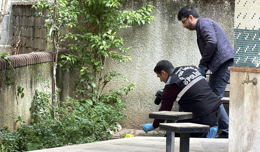 Antalya'da bir kişi yeğenini öldürüp, iki kişiyi yaraladı