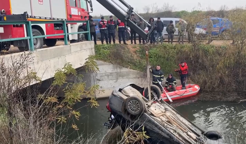 Dereye yuvarlanan otomobilin sürücüsü hayatını kaybetti