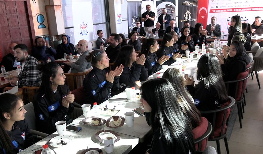 Maraşgücüspor Hentbol Kadın Takımı yeni sezon öncesi tanıtıldı