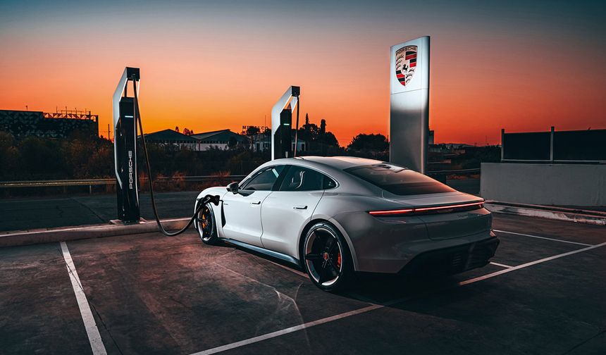 Yüzlerce Porsche aniden stop etti! Araçlar neden kitlendi?