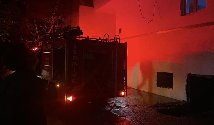 Şanlıurfa'da apartmanda çıkan yangında 9 kişi dumandan etkilendi