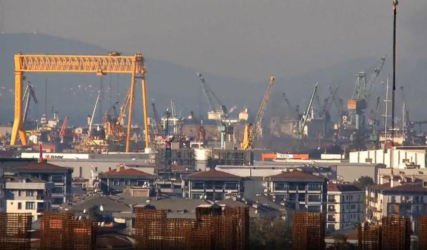 Tuzla'da tersanede bir gemide yangın çıktı!