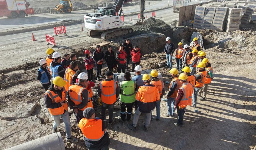 Kahramanmaraş’ta itfaiye ekiplerinden inşaat alanlarında hayati eğitim