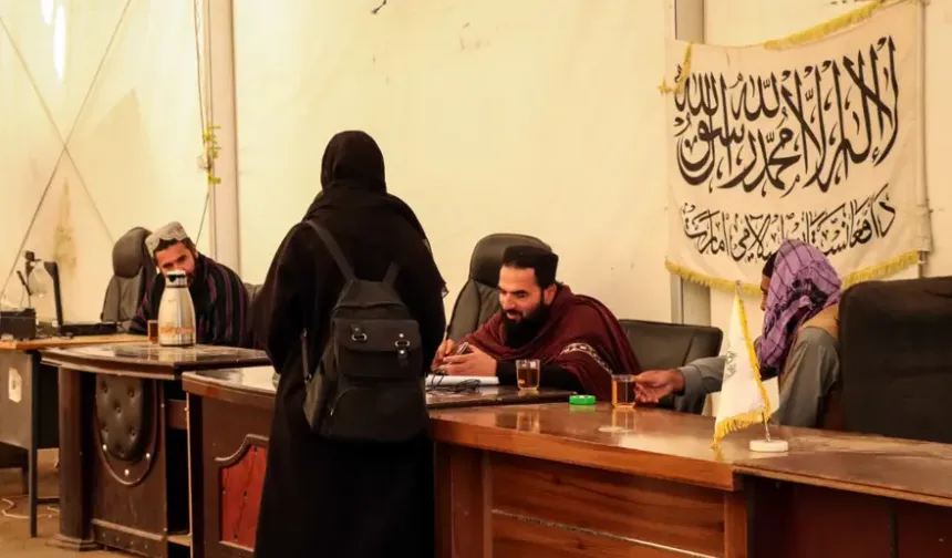 Taliban’dan Dünyayı Sarsan Kararlar: Kız Çocuklarına Eğitim Yasağı Kalıcı Hale Getirildi, Kölelik Ceza Hukukuna Girdi