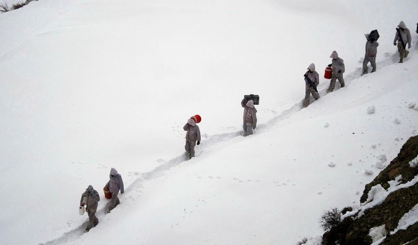 Afganistan'da kar ve yağmur felaketi 61 can aldı