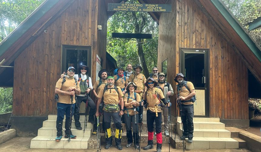 Kahramanmaraşlı Dağcılar Afrika’nın Zirvesinde! Kilimanjaro’ya Tarihi Tırmanış