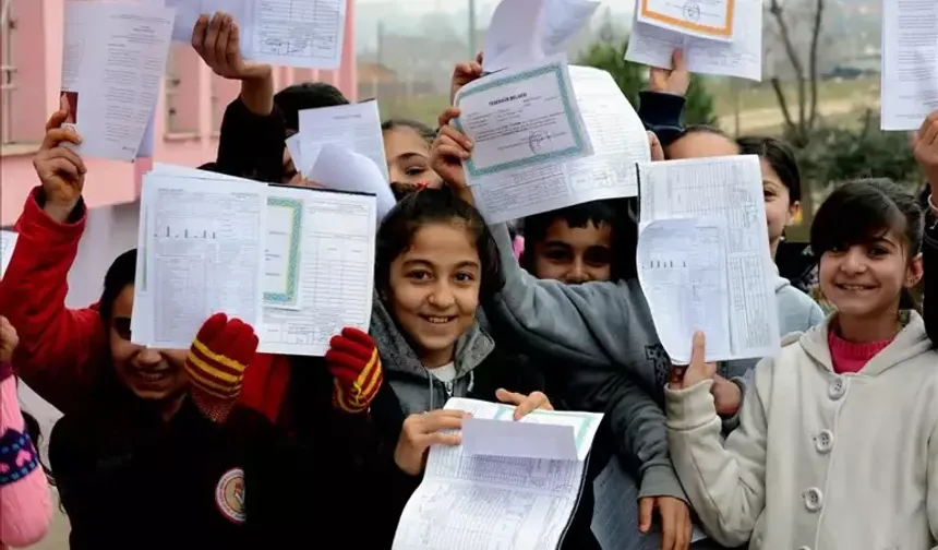 2026'da Yeni Karneler Nasıl Olacak? Öğrenci Gelişim Raporu Geliyor!