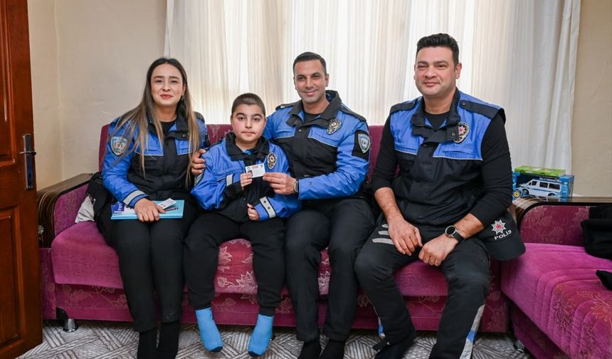 Adana'da DMD hastası çocuğun polislik hayali bir günlüğüne gerçek oldu