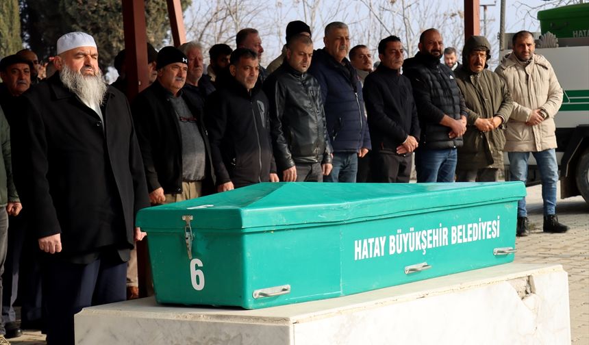 Hem anne hem babalarını kaybeden siyam ikizlerini ölüm ayırdı