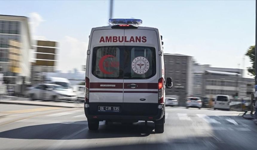 Alanya'da otomobil ile motosikletin çarpışması sonucu 1 kişi yaralandı
