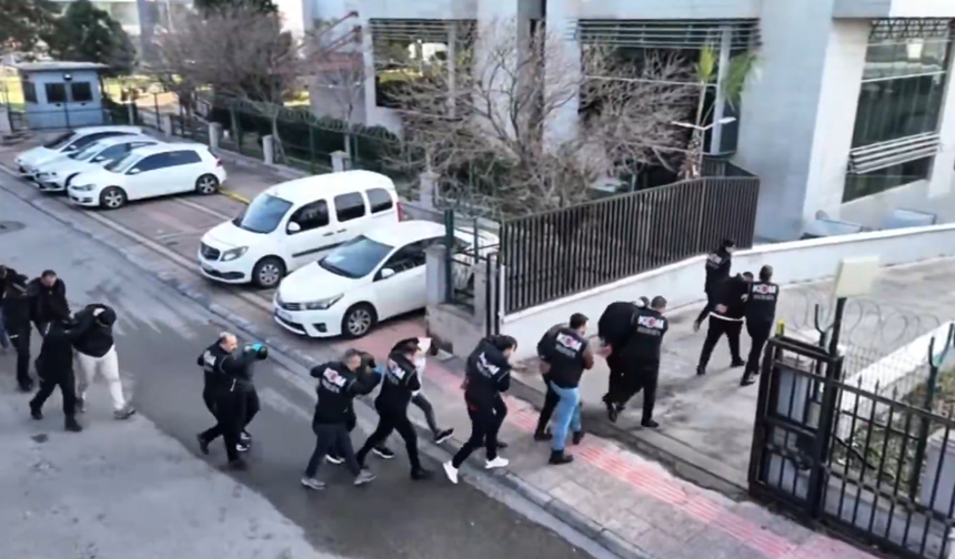 Mersin’de Lavaş Çetesi Çökertildi: 10 Milyar TL'lik Hesap Hareketi, 17 Tutuklama