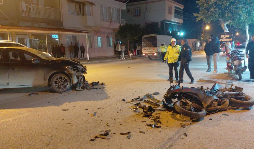 Hatay'da otomobille çarpışan motosikletteki 2 kişi yaralandı