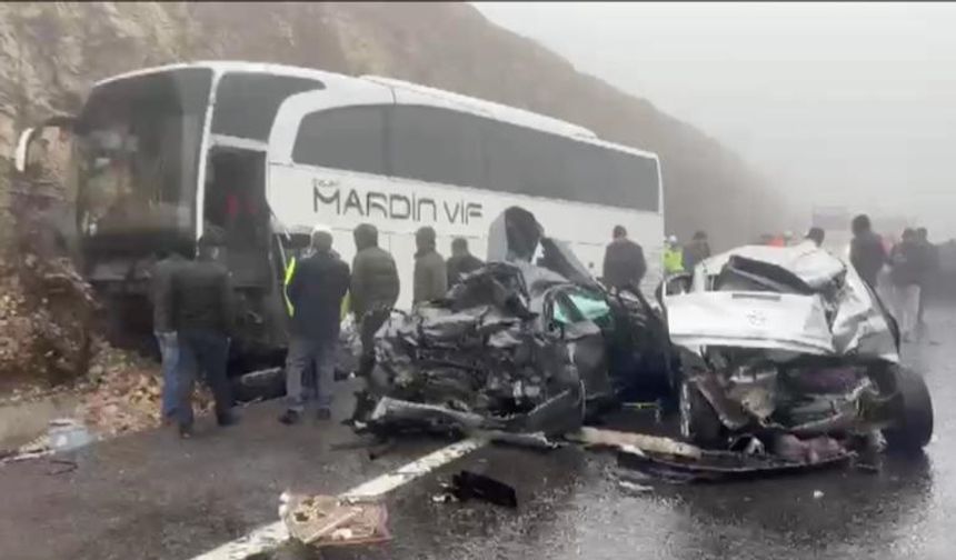 TAG Otoyolu'nda Feci Kaza: Çok Sayıda Araç Birbirine Girdi!