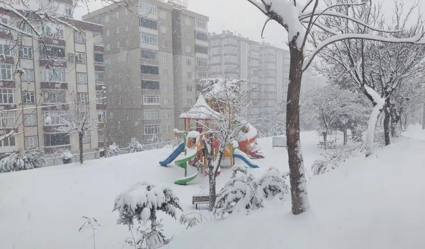 Kahramanmaraş Beyaza Büründü: Kartpostallık Kar Manzaraları