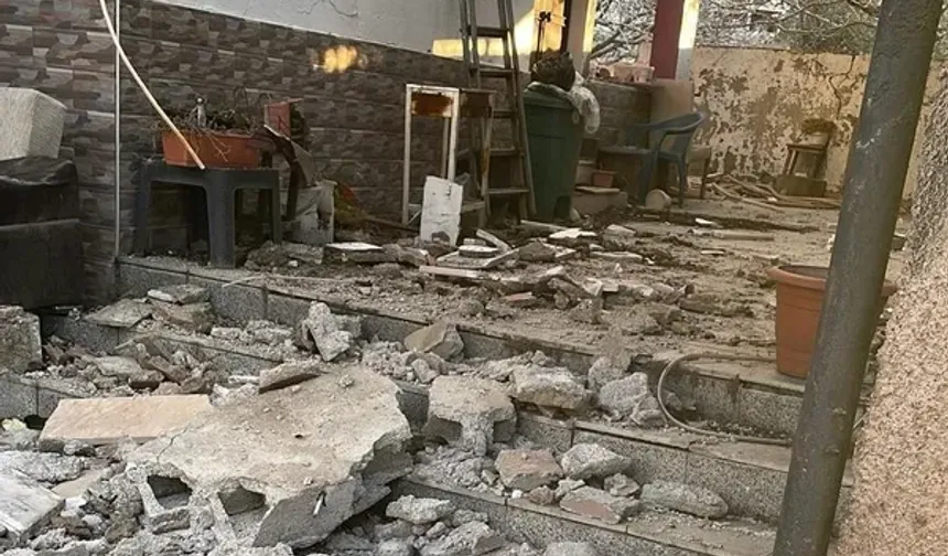 Kahramanmaraş’ta rüzgar çatıyı uçurdu, yüksek gerilim hattı patladı!