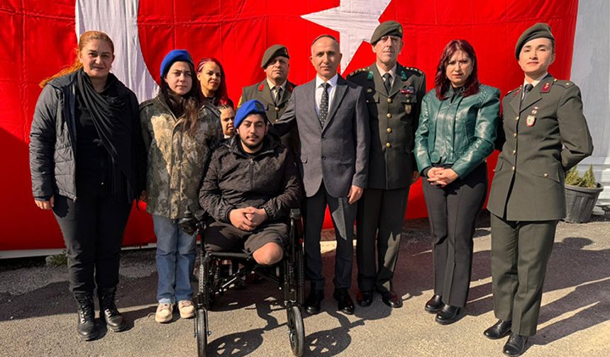 Depremde Parkasını Veren Albay, 3 Yıl Sonra Afetzede Beliz ile Buluştu