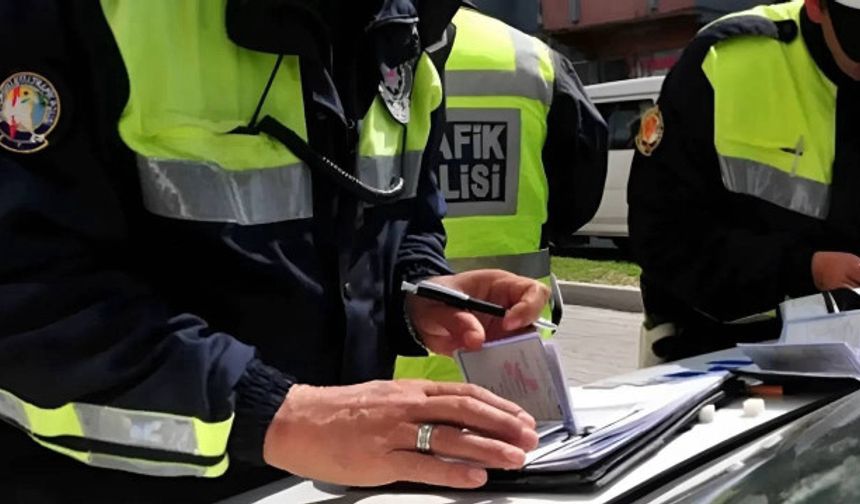 Trafikte Yeni Dönem: Cep Telefonuna 5 Bin TL, Olay Yerini Terk Edene Hapis Cezası