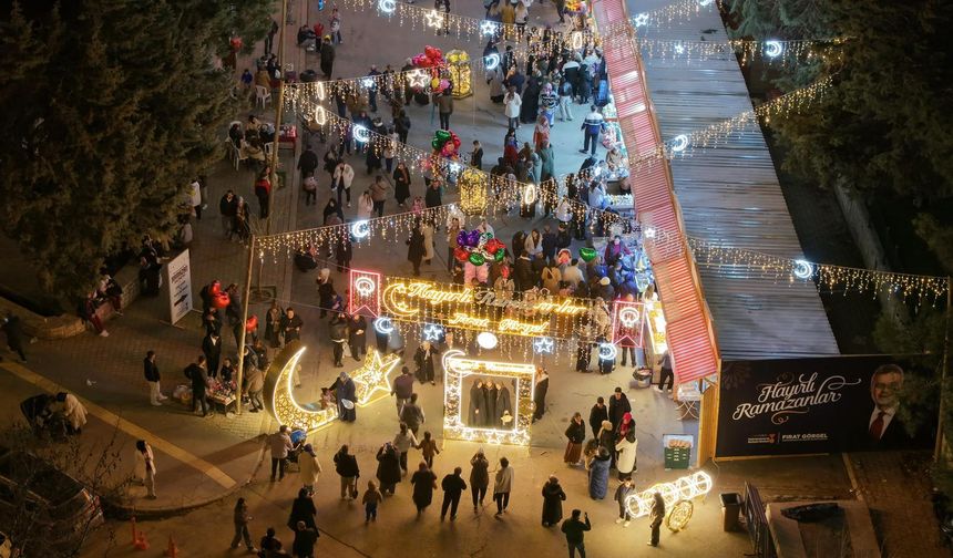 Ramazan'ın beşinci gününde de iftarlar Ramazan Sokağı'nda açıldı