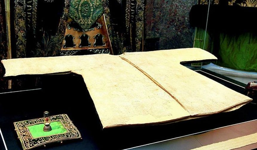 Kutsal emanet Hırka-i Şerif ziyarete açıldı