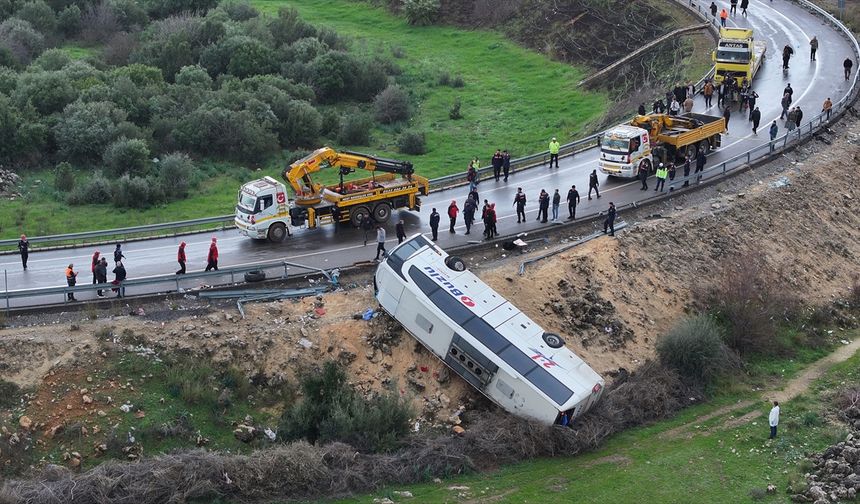 Antalya'da devrilen yolcu otobüsündeki ölü sayısı 9'a yükseldi