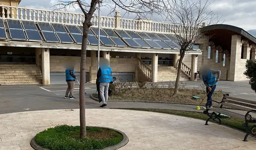 Kahramanmaraş'ta yükümlüler Ramazan öncesi camilerde temizlik yaptı