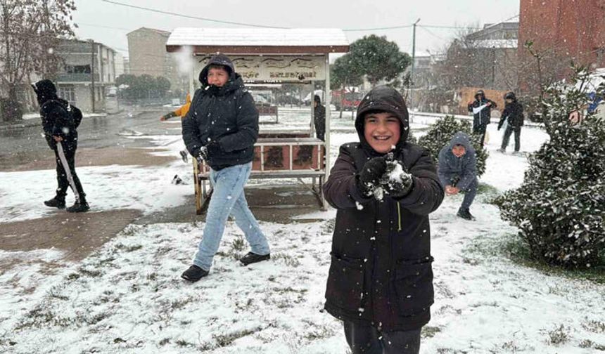 Kahramanmaraş'ın 4 ilçesinde eğitime kar engeli!