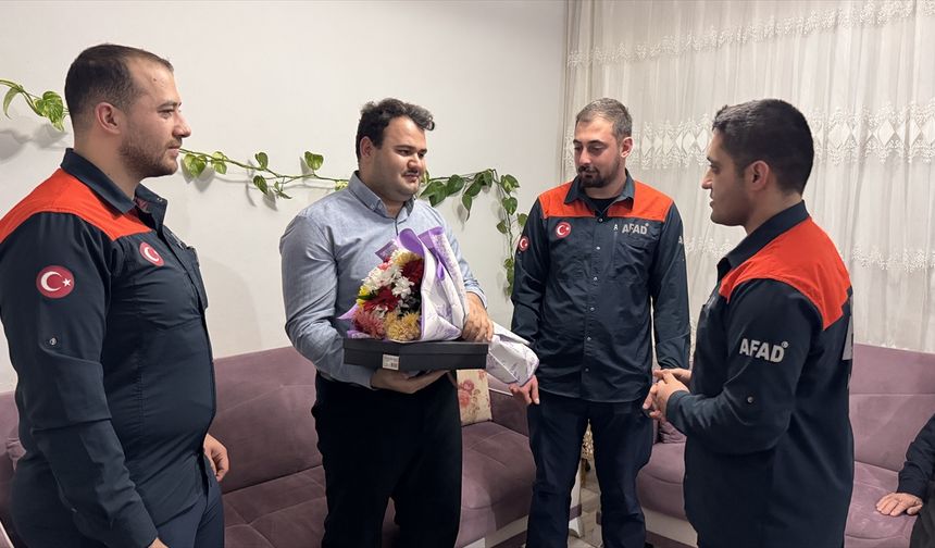 Kahramanmaraş'ta depremzede aşçı, kendisini kurtaran AFAD ekibiyle buluştu