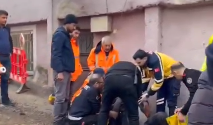 Kahramanmaraş’ta toprak altında kalan bir işçi yaralandı