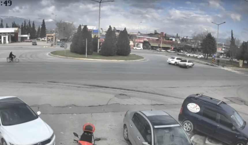 Kahramanmaraş’taki kaza anı güvenlik kamerasına yansıdı