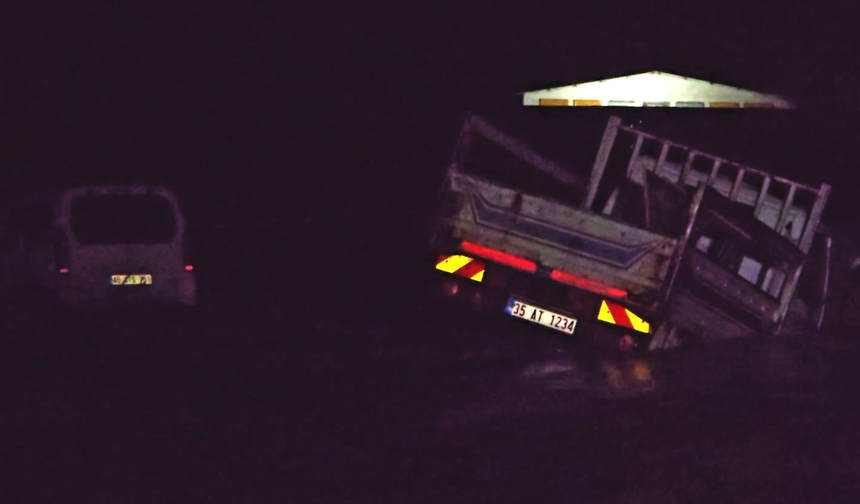 Manisa'da iki araç debisi yükselen derede sürüklendi