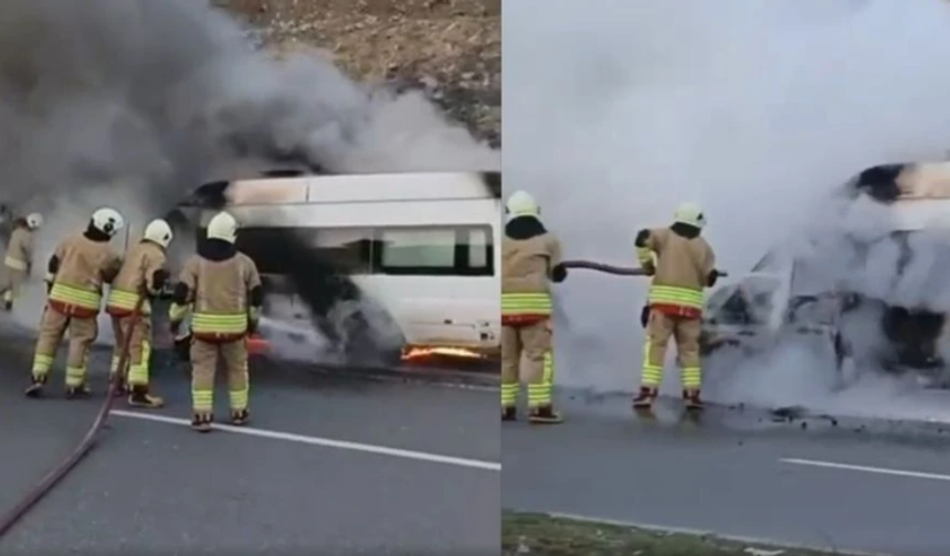 Kahramanmaraş’ta seyir halindeki minibüs alev topuna döndü
