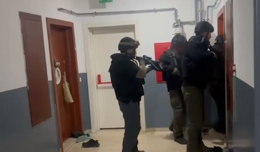 İstanbul'da düzenlenen DEAŞ operasyonunda 11 zanlı yakalandı