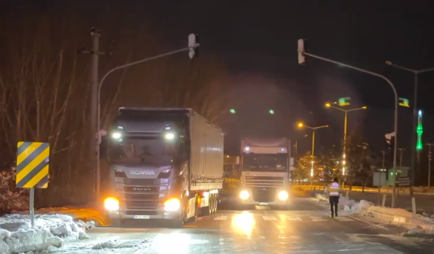 Kahramanmaraş-Çağlayancerit kara yolu fırtına nedeniyle ulaşıma kapatıldı