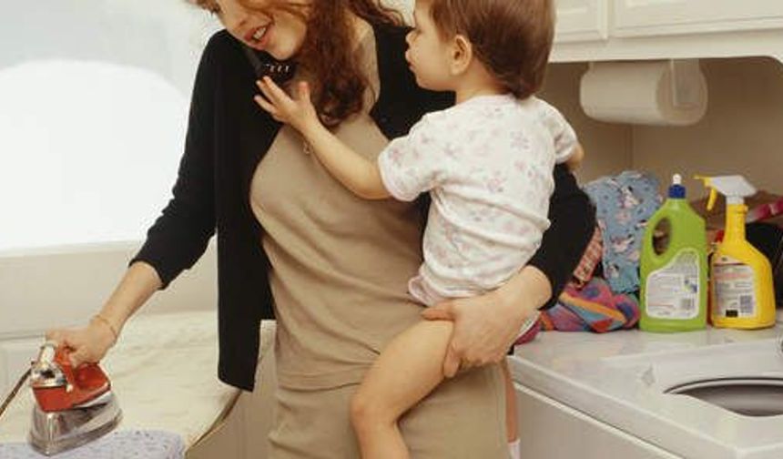 Ev Hanımlarına Emeklilik Yolu Açılıyor mu? MHP’den TBMM’ye Dikkat Çeken Teklif