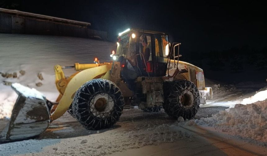 Büyükşehir, Göksun Kırsalında Kar Mesaisini Sürdürüyor