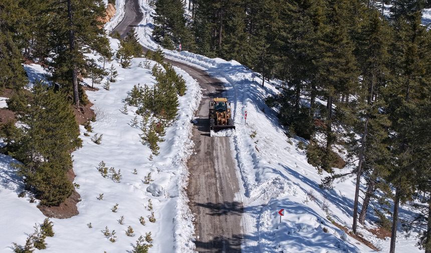 Göksun Kırsalında Olumsuz Hava Koşulları ve Heyelanın İzleriyle Etkin Mücadele Ediliyor