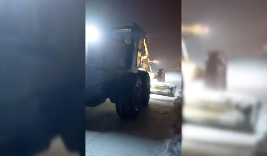 Kar küreme ve tuzlama çalışmaları aralıksız devam ediyor