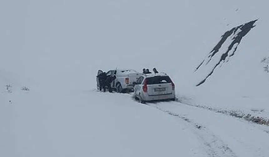 Kars'ta 20 yerleşim yeri ulaşıma kapandı